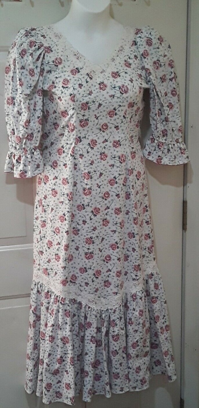 Vintage Dress Especially For You Floral Hippie Lace Hawaiian Mumu Prairie